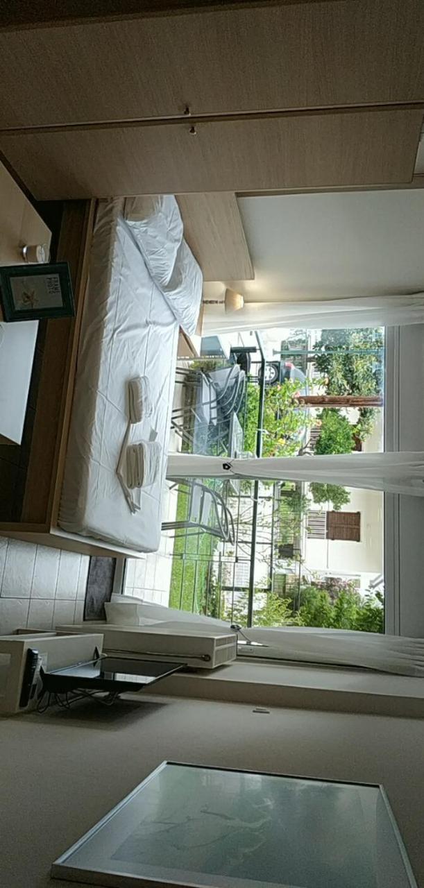 Ourania'S Apartments Kamena Vourla Ngoại thất bức ảnh